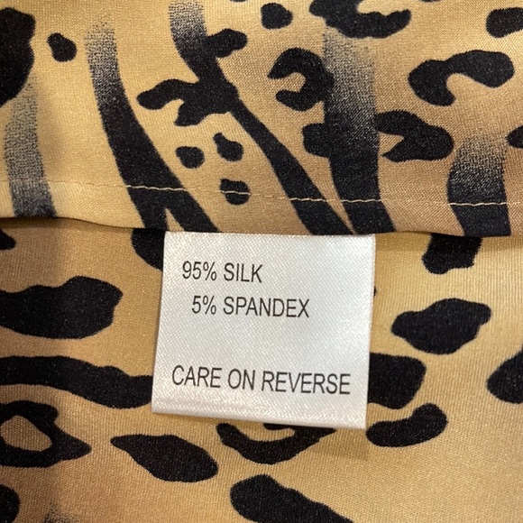 St John Collection Sz 8 Leopard Print Silk Blouse. - Picture 5 of 5
